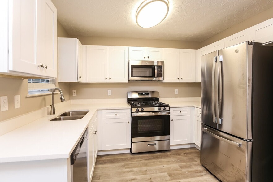 Building Photo - 204 Springbottom Dr SE