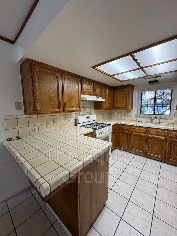 Building Photo - 736 S Linwood St