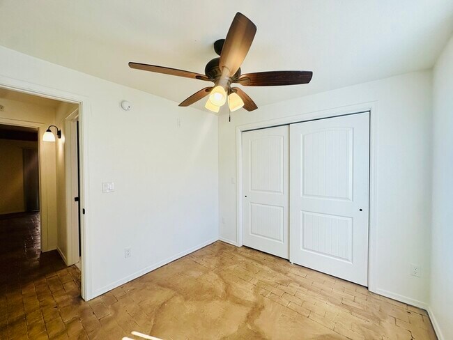 Building Photo - Holiday Move In Special! 1/2 Off December's Rent! Unique Townhome with Open Layout! All Appliance...
