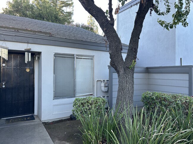 Building Photo - 1313 Floyd Ave