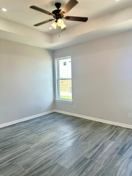 Building Photo - 1002 Escondido Ln E