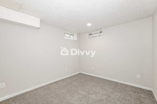 Building Photo - 4914 Lincoln Ave, Parma, OH 44134