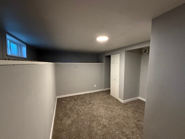 Building Photo - 1137 Pando Ave