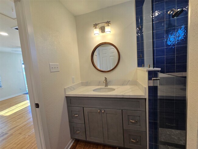 Building Photo - 914 Avenue K