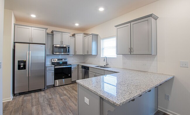 Building Photo - 3 br 2.5 ba townhome with 1 car garage Rea...