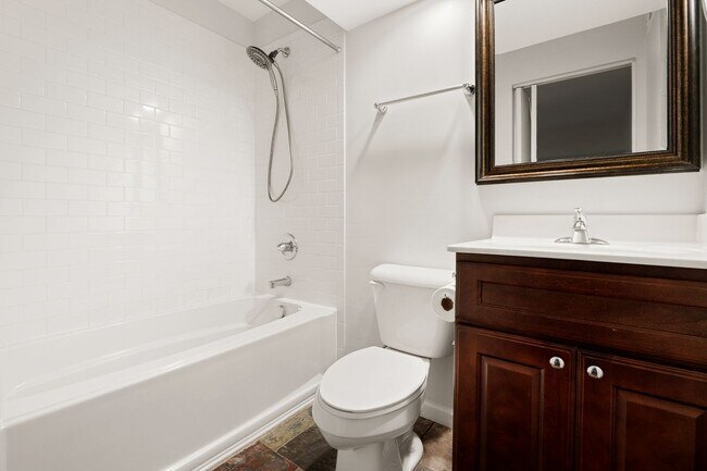 Building Photo - 2108 Mariner Cir