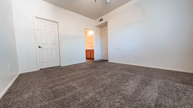 Building Photo - Charming 2bd 2bth Condo