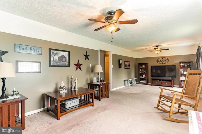 Building Photo - 38426 Laurel Ridge Ct