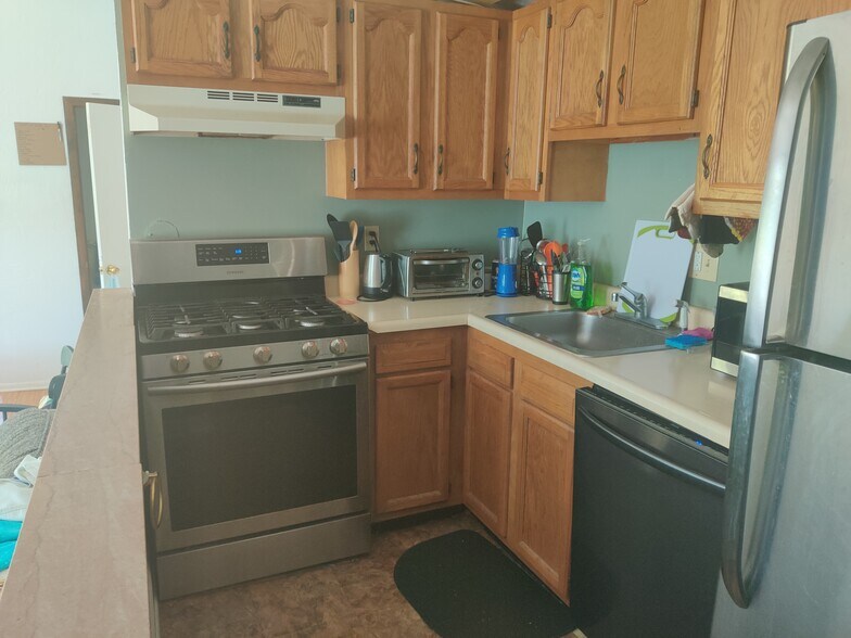Kitchen - 721 Ivy St