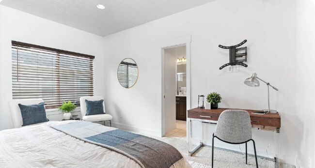 Building Photo - 1812 W Irini Ln