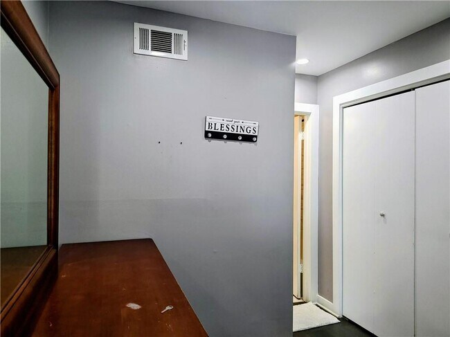 Building Photo - 2805 Northeast Expy