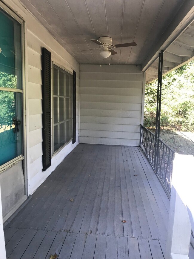 Building Photo - 280 Sequoia Ln