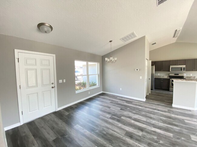 Building Photo - Great SW Location  Home - 3/2/2 **WON"T LA...