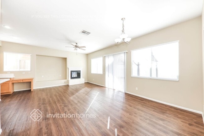 Building Photo - 34208 Pinehurst Dr