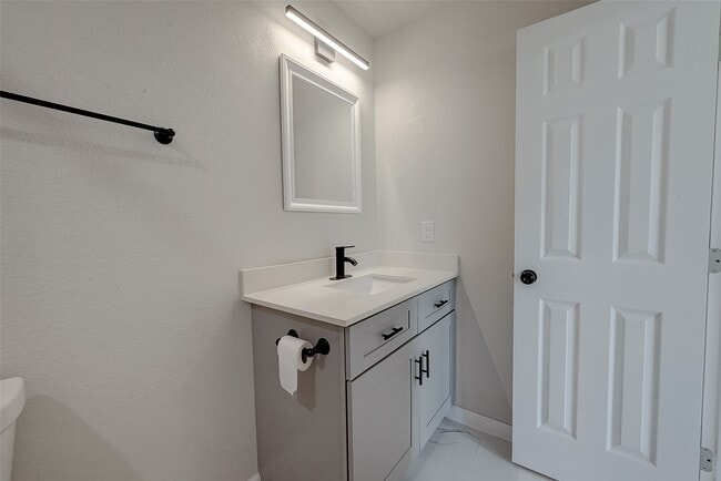 Building Photo - 12055 Fairpoint Dr