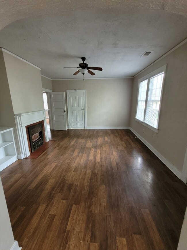 Building Photo - 3415 Northview Dr