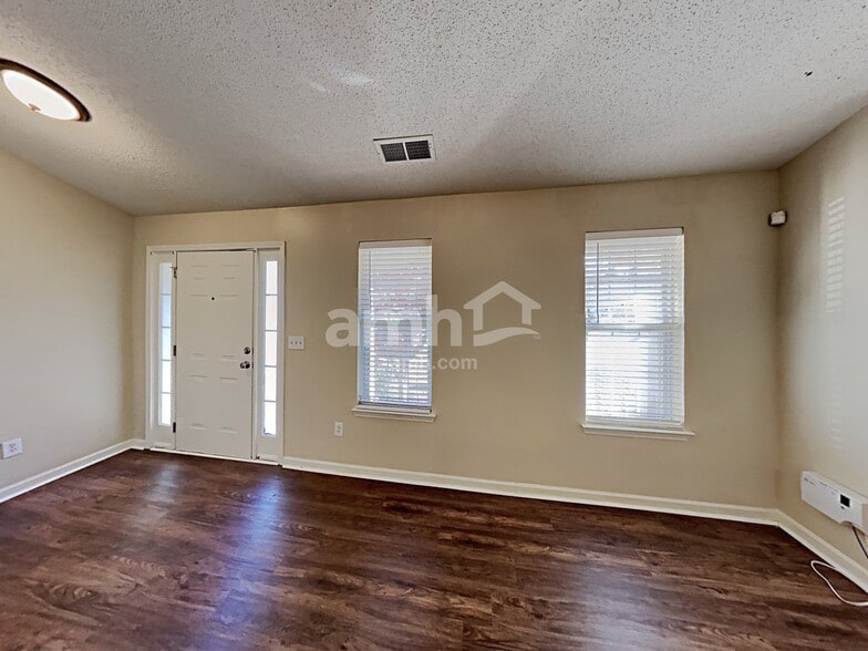 Building Photo - 3276 Peach Ct NW