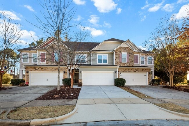 Building Photo - 3 Bedroom - Cary Townhome in Central Location!!! Close to 540 and Research Triangle Park!