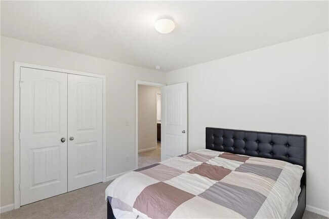 Building Photo - 296 Maple Brook Dr