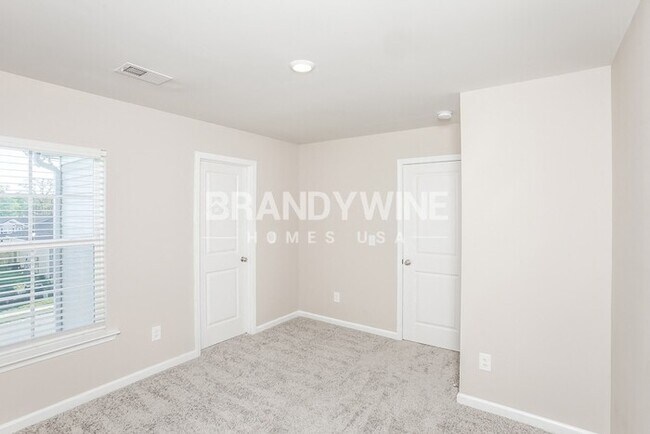 Building Photo - 506 Glenmanor Dr