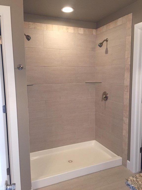 Primary Shower - 5211 S 65th Plz