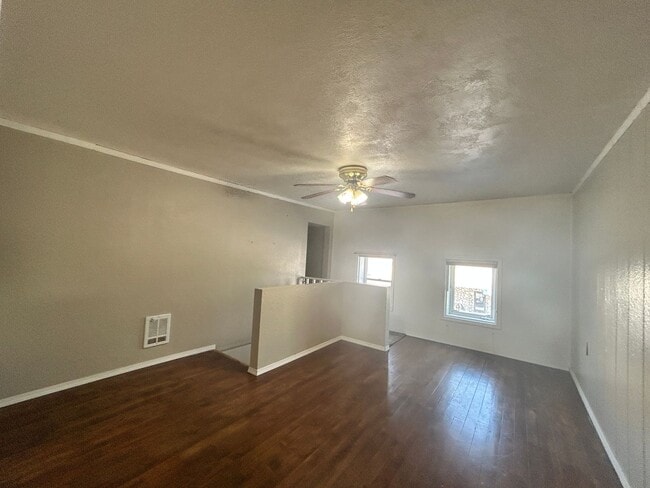 Building Photo - Large 1 bed 1 bath in downtown Hamilton