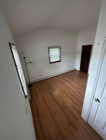 Building Photo - 17 Towne Ln