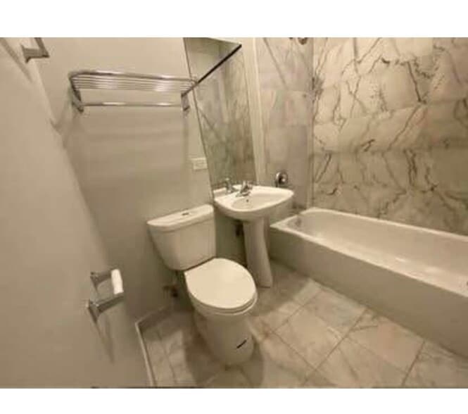 Building Photo - 1714 W Warren Blvd