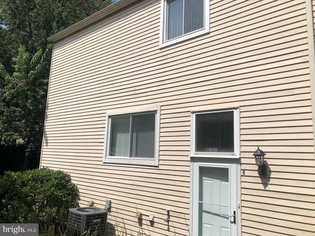 Primary Photo - 9244 Jamison Ave