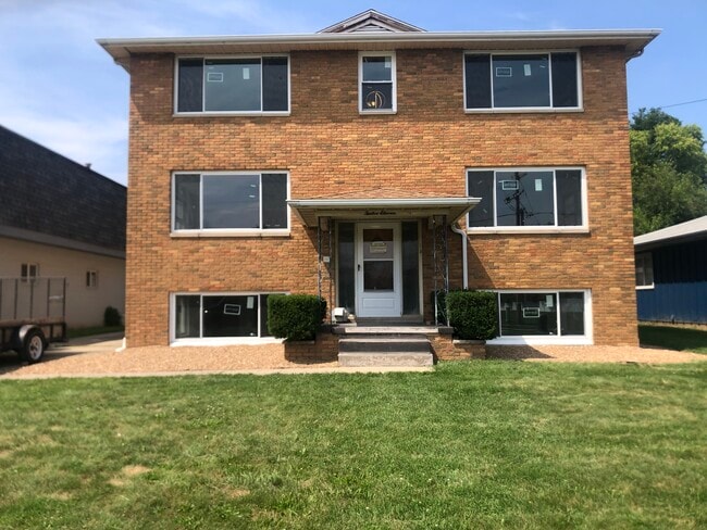 Primary Photo - 1211 W Merle Ln