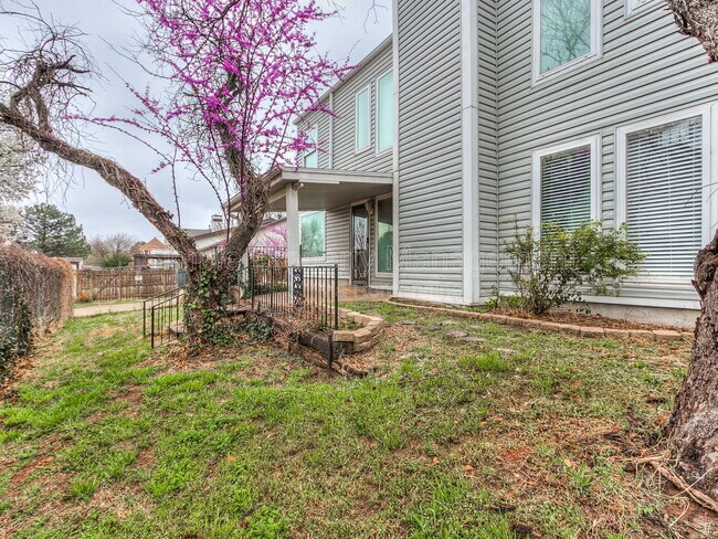 Building Photo - 10824 Admiral Dr