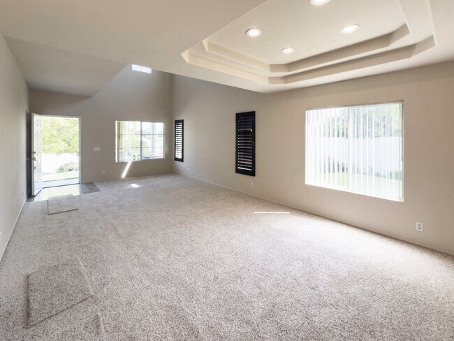 Building Photo - RARE 6 BEDROOM HOME FOR RENT IN OPTIMUM LO...