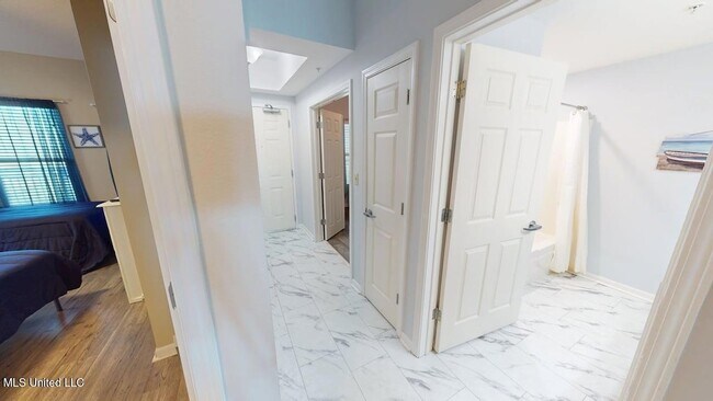 Building Photo - 2228 Beach Dr