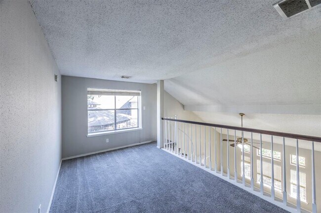 Building Photo - 9402 Calwood Cir