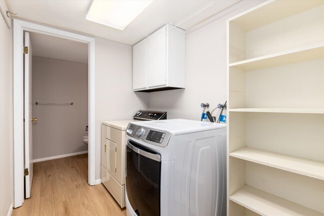 Building Photo - 7426 S Quince Ct