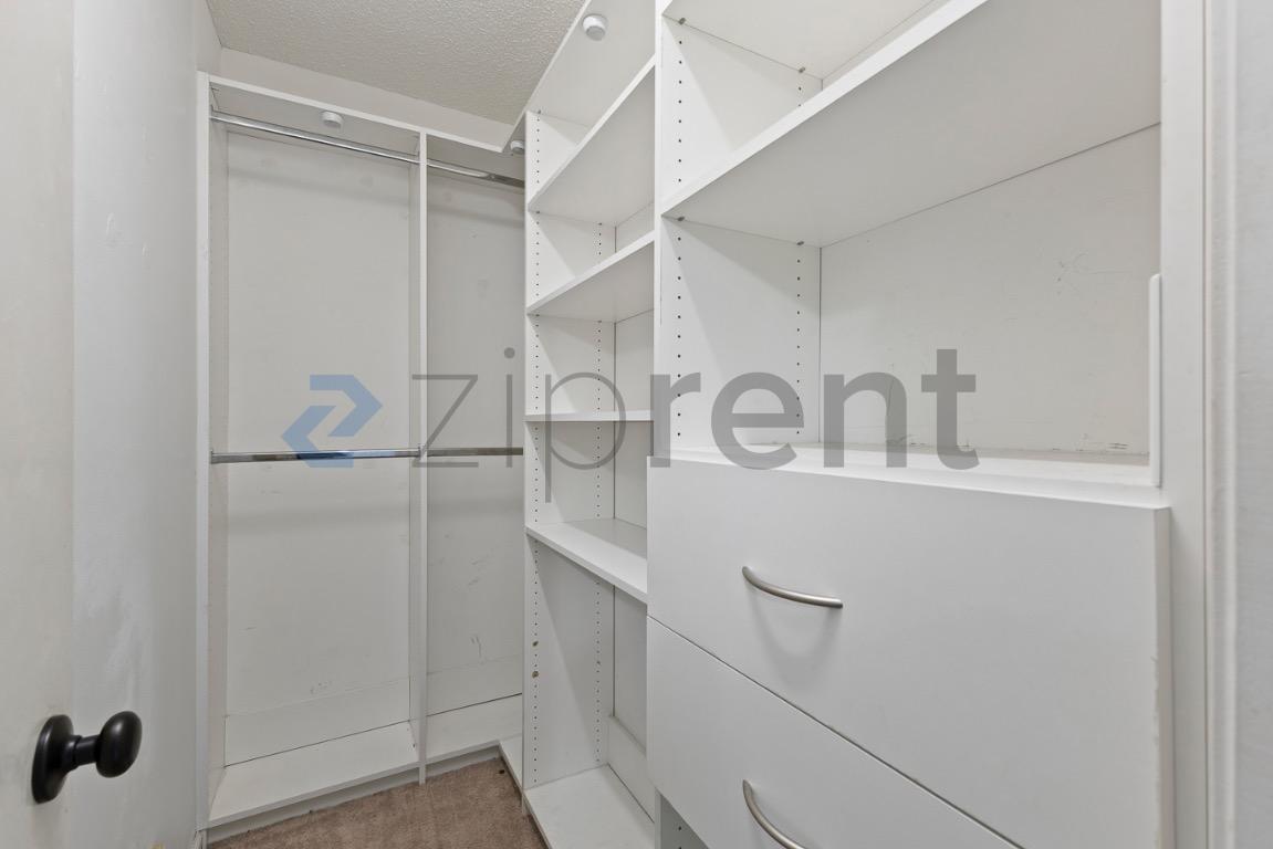 Building Photo - 922 Treasure Pl SW