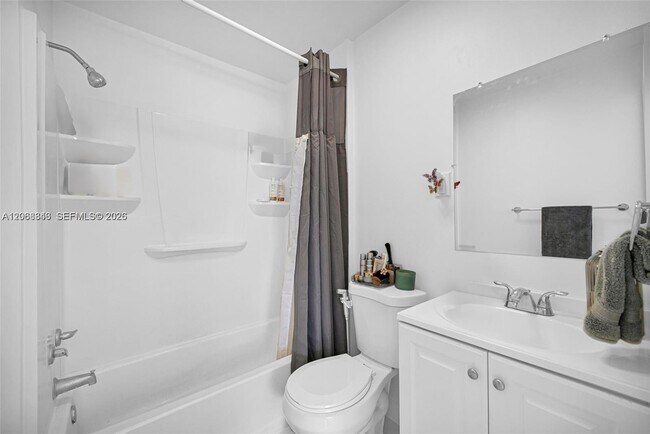 Building Photo - 756 W 53rd St