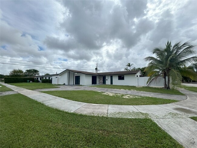 Building Photo - 3765 SW 122nd Pl