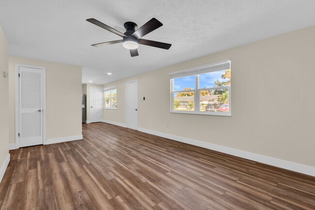 Building Photo - 4233 Mesa Dr