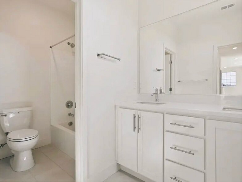 Building Photo - 464 Coolcrest Dr