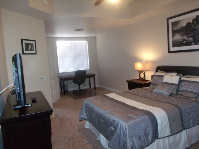 Building Photo - Fully Furnished Park Avenue Condo