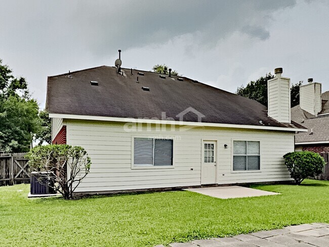 Building Photo - 23126 N Waterlake Dr