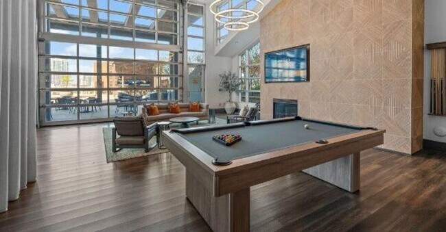 Building Photo - Fully Furnished 15th Floor Condo At Icon I...