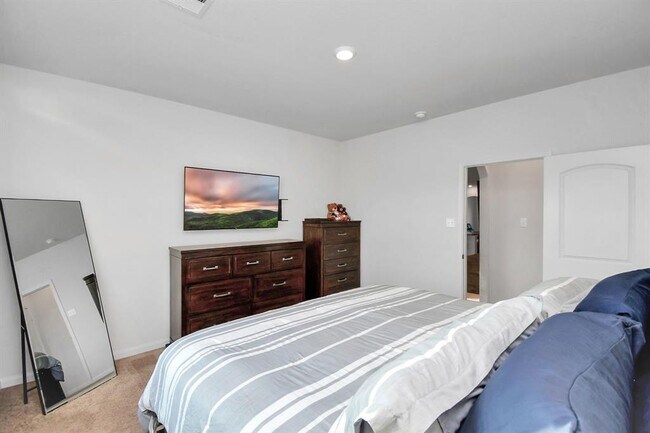 Building Photo - 424 Maple Fawn Dr
