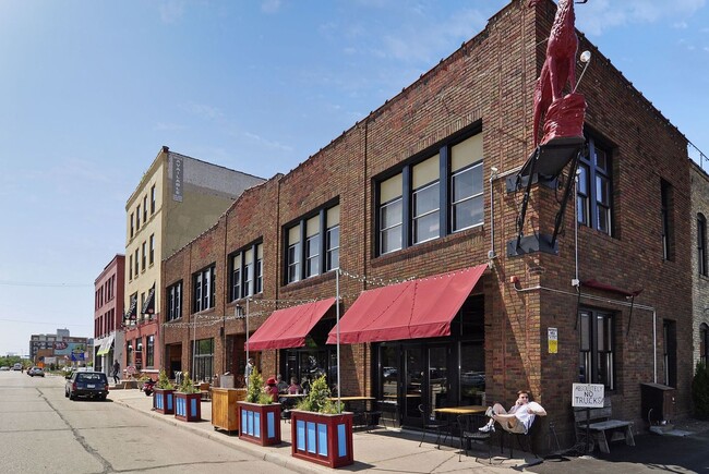 Building Photo - 1823 Quincy St NE