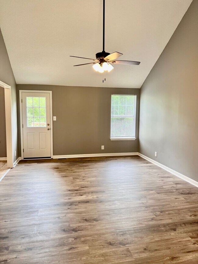 Building Photo - 407 Donna Dr