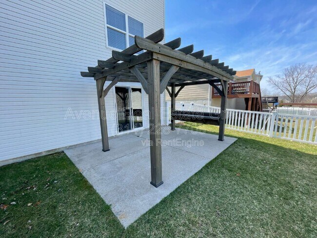 Building Photo - 5533 Emerald Pl Dr