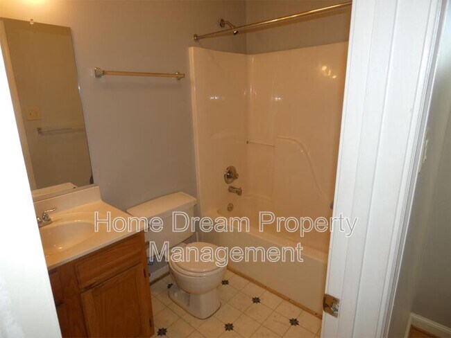 Building Photo - 2623 Van Buren St