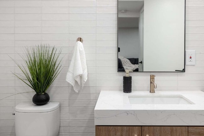 Building Photo - Modern Luxury Rental with Unobstructed Flatiron Views