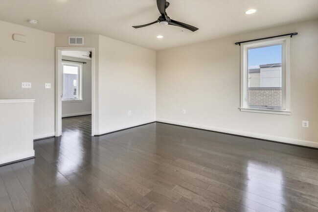 Building Photo - Luxury END-UNIT garage townhouse - 4BD/4.5BA!